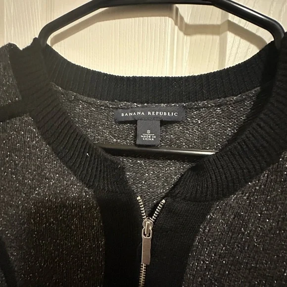 Banana Republic black and gray small top - Picture 3 of 5